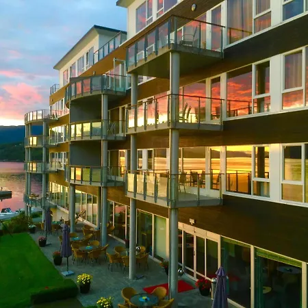 Hjelmeland Apartment
